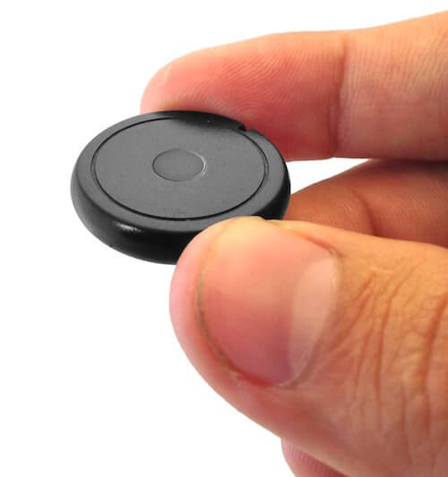 Holding_Button_TrackR_Hi-Res