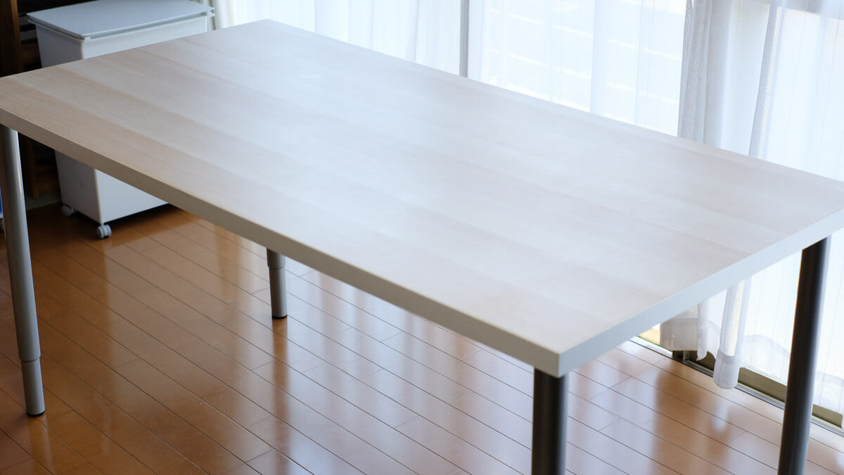 IKEAのワークテーブル
