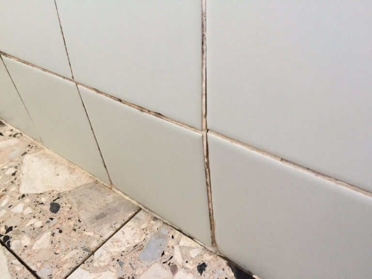 浴室タイルをDIYで張り替え！手順や日数、費用をまとめました IWAIMOTORS BLOG